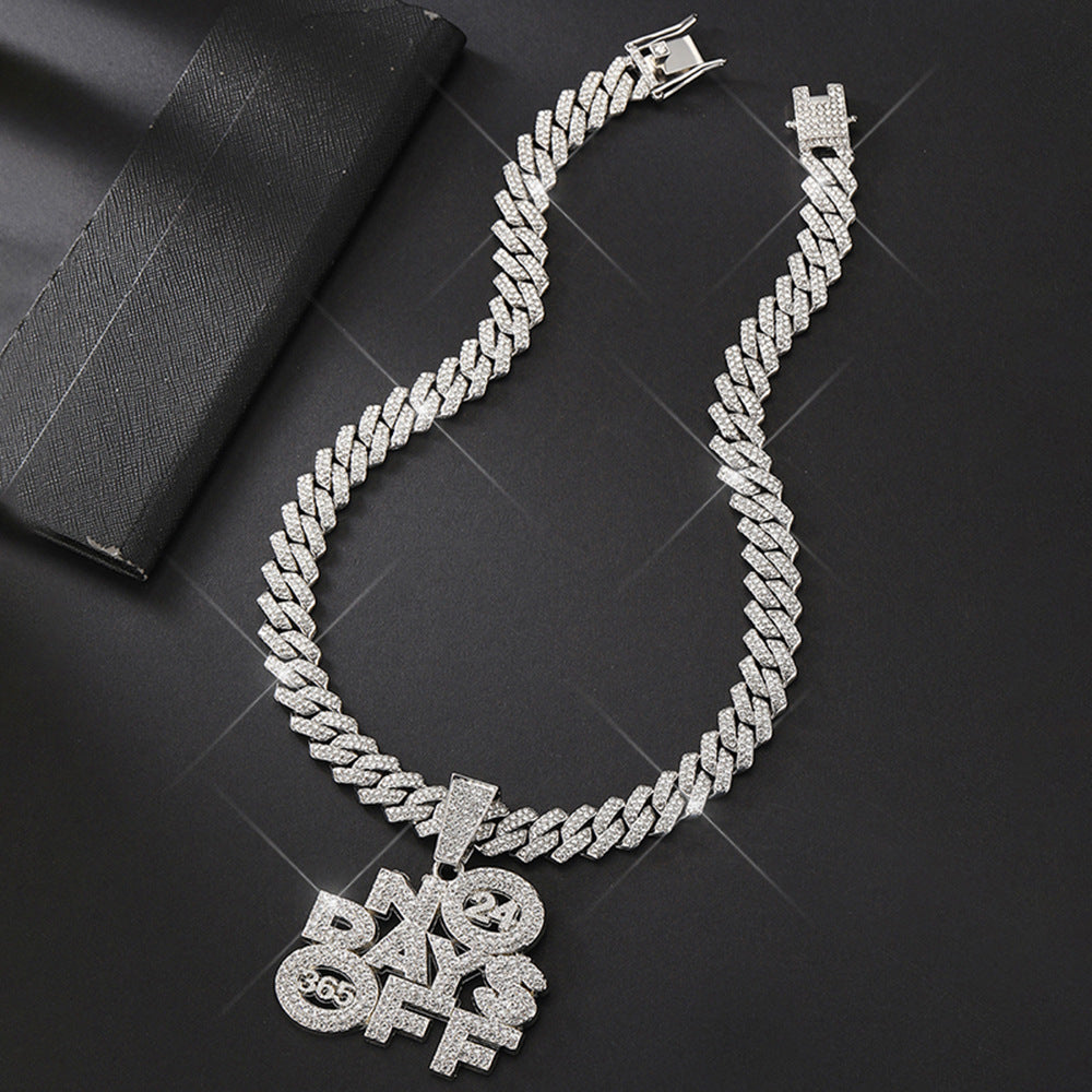 Keine freien Tage – Halskette mit kubanischem Anhänger