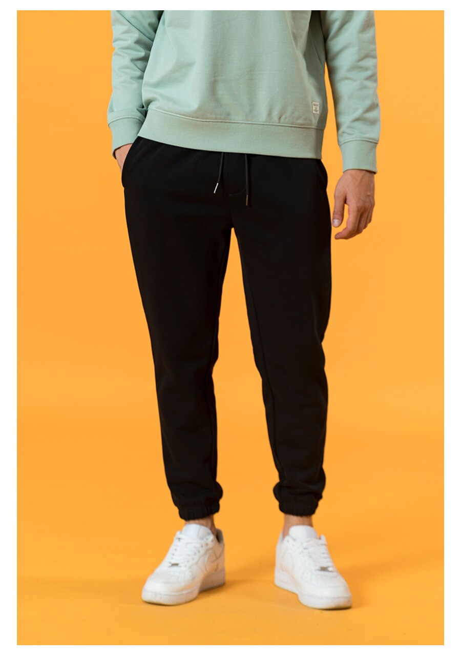 Schlanke Jogginghose