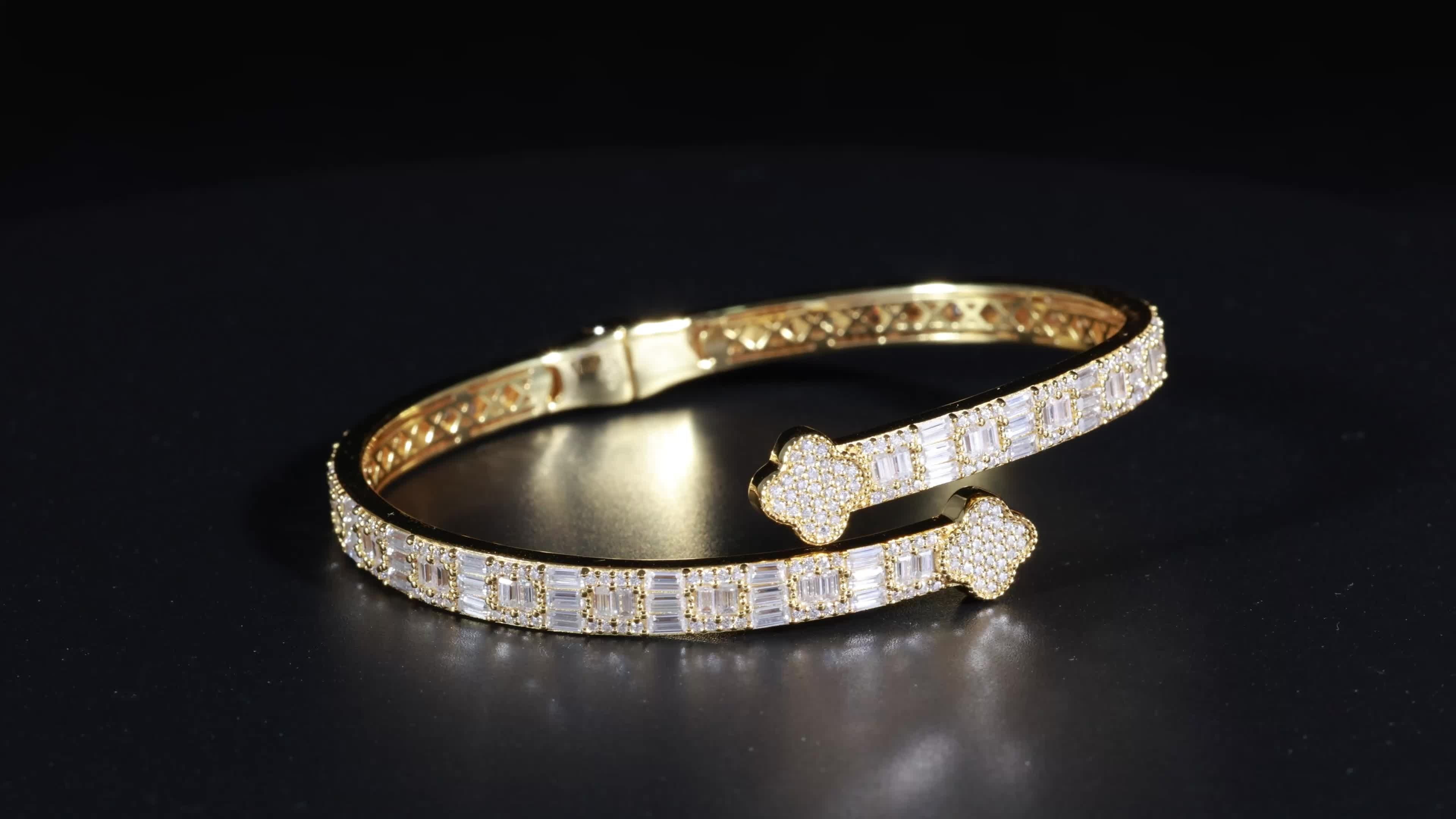 VVS Jewelry 925 Sterling Silver Moissanite Four Leaf Clover Bangle